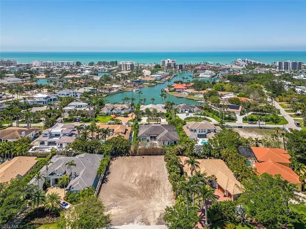 2331 Crayton RD, NAPLES, FL 34103