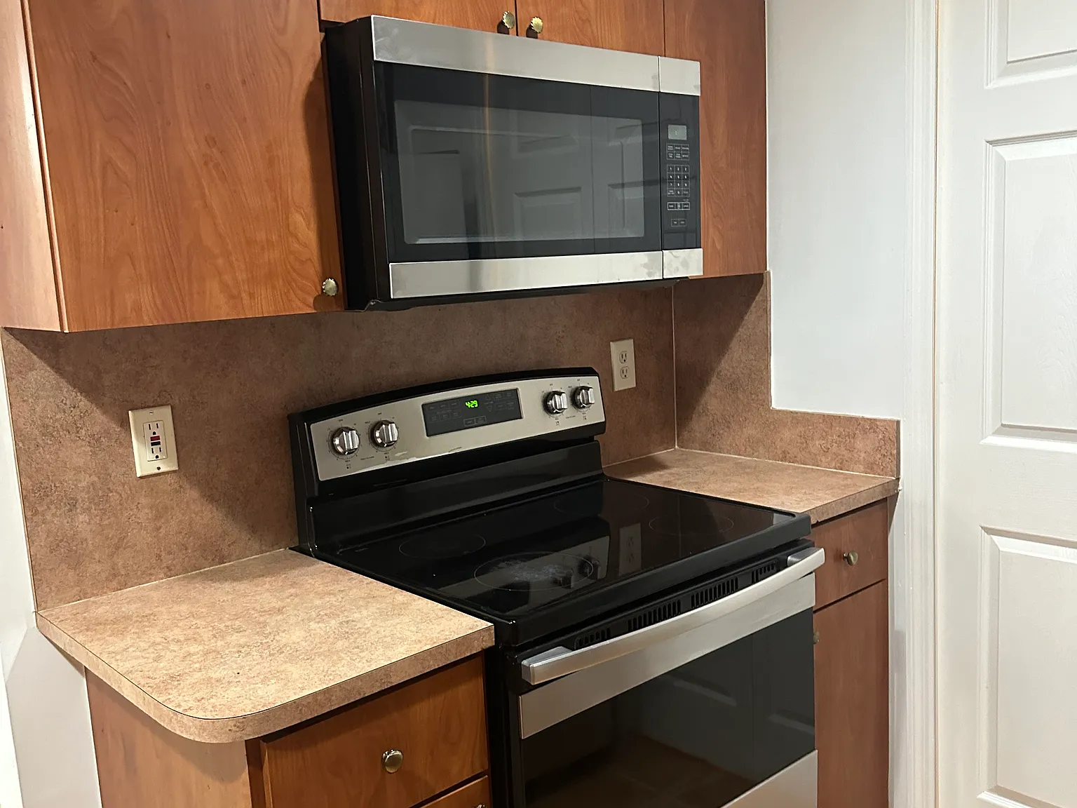 3 bed, 1271 sqft, $2,800 — Photo 2