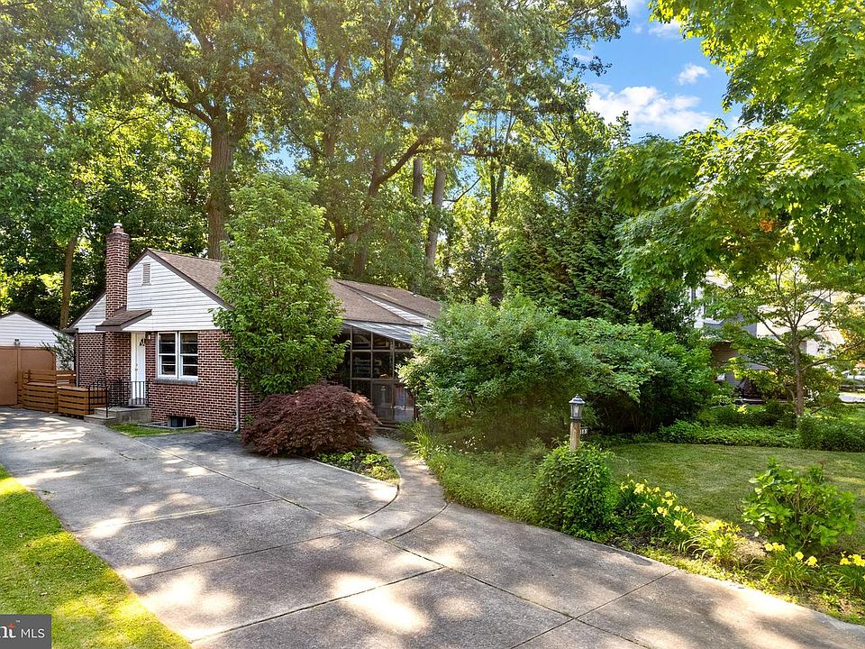 1st image of 833 Longwood Dr