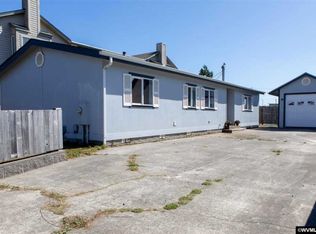 915 SW 7th St, Newport, OR 97365