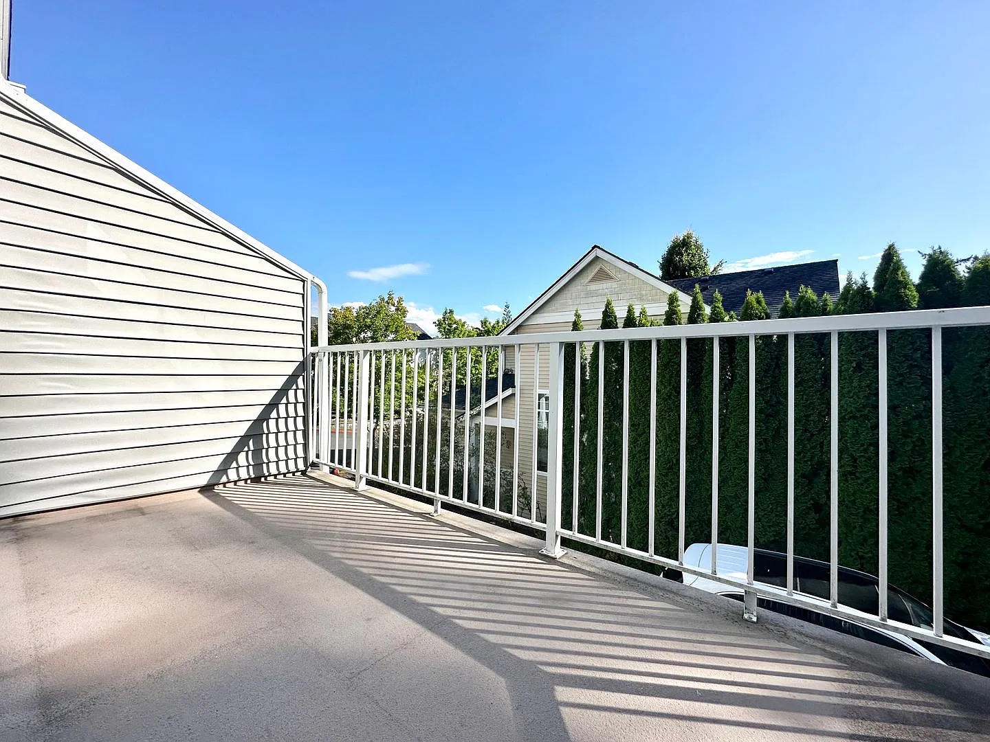 Stunning End-Unit Townhome In Cheswick Privacy, Space & Style! — Photo 4