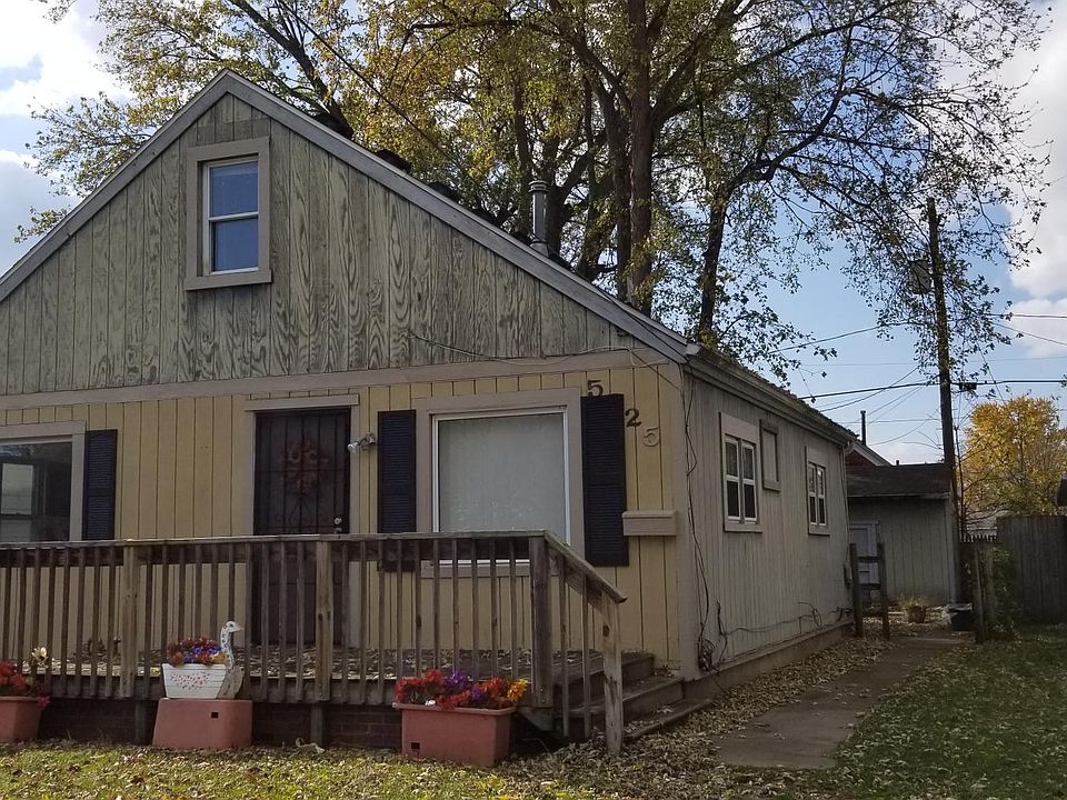 double stepped front deck with access to both driveways.