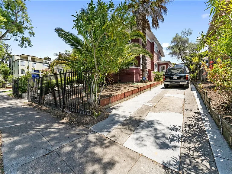 1625 Martin Luther King Jr Way — Photo 25