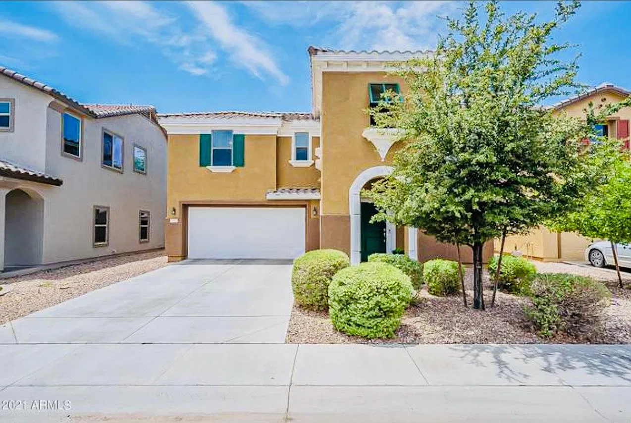 3 bed, 2.5 bath, 1902 sqft, $2,350 — Photo 2