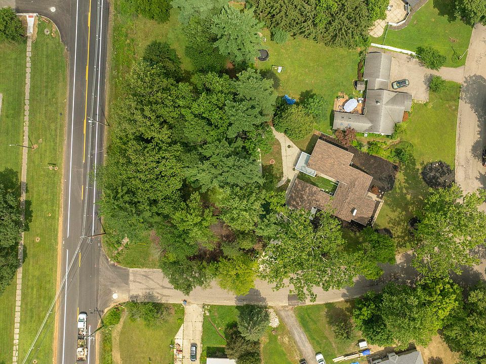 1st image of 850 W Chicago Rd