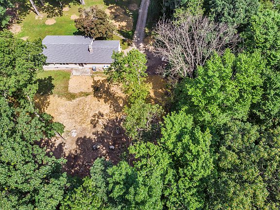 2nd image of 32 Beechwood Dr