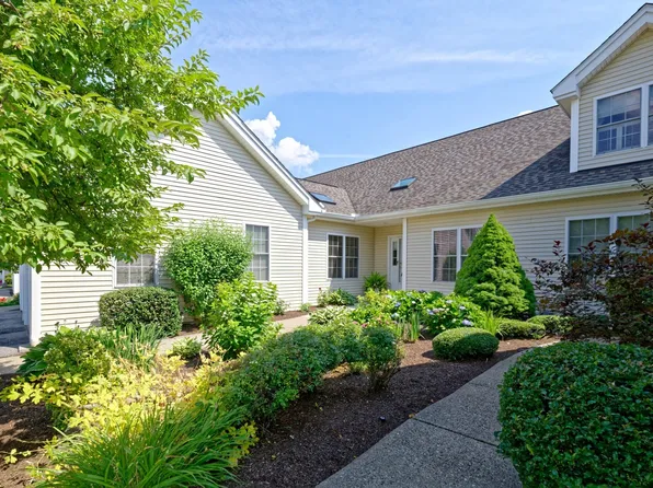 79 Orchard Meadow Dr #79, Shrewsbury, MA 01545