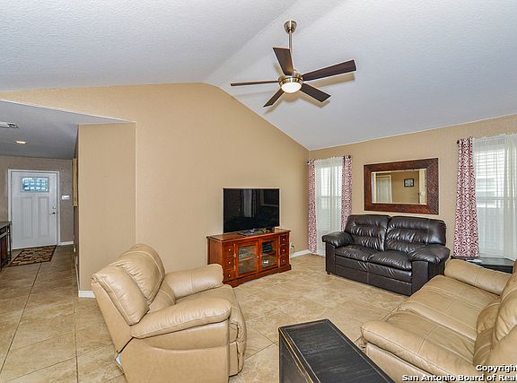 5th image of 441 Yellow Wood Dr
