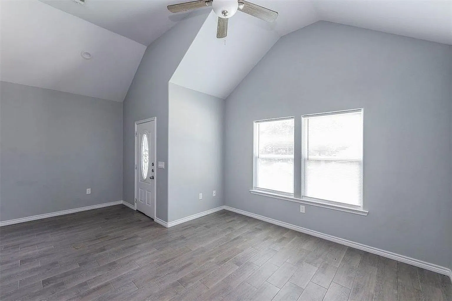 3 bed, 1065 sqft, $1,375 — Photo 2