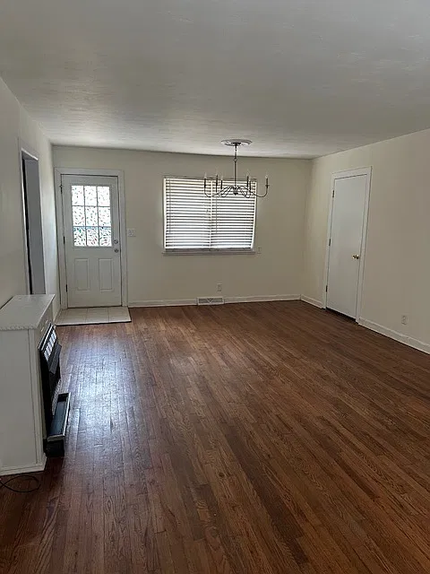 3 bed, 1152 sqft, $1,250 — Photo 2