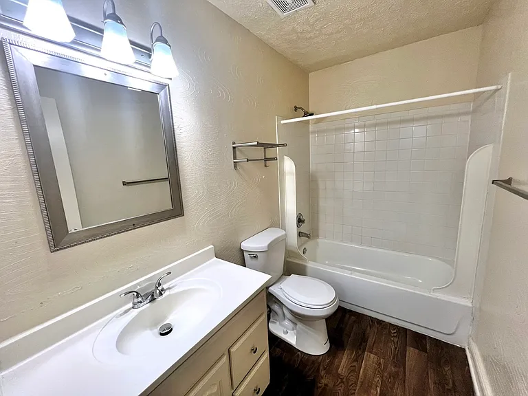 Glenview Apartments — Photo 73