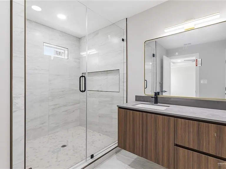 2206 Corales St — Photo 10