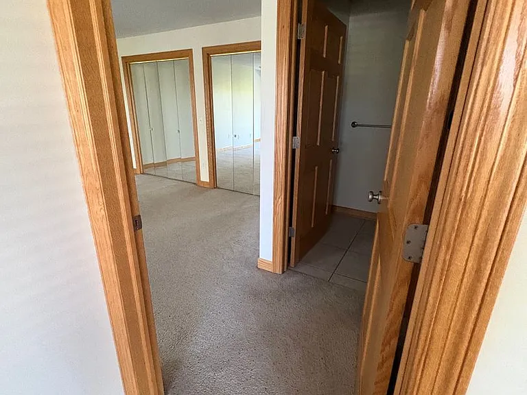 Shelly Rose Apartments — Photo 8