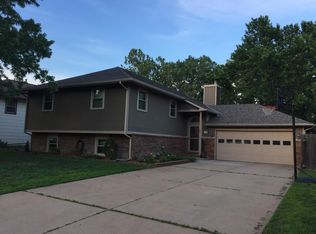 2218 N White Oak Rd, Derby, KS 67037