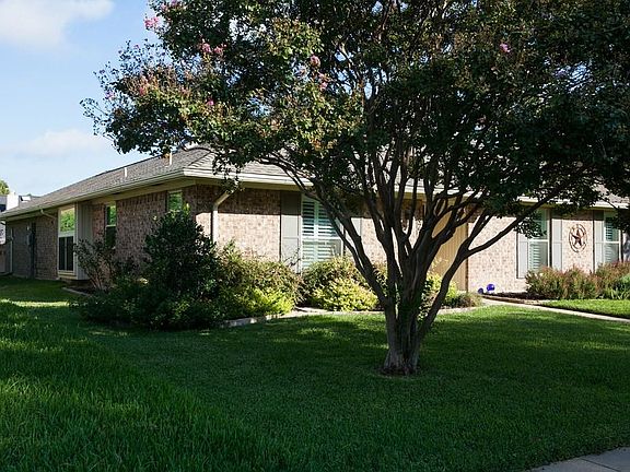 3rd image of 1621 Glencairn Ln