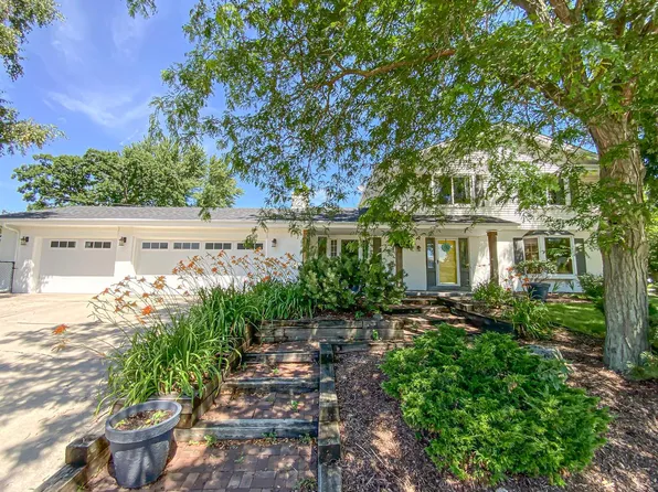 1108 Burr Oak BOULEVARD, Waukesha, WI 53189