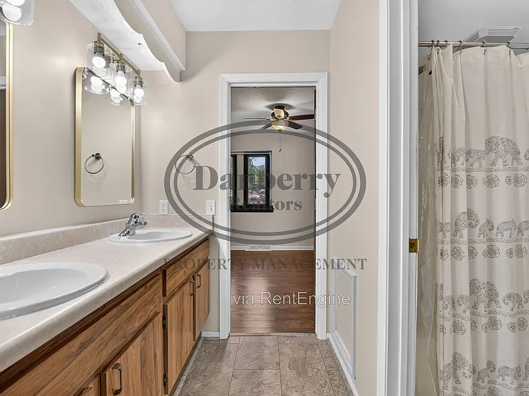 5409 Westcastle Dr #4 — Photo 22