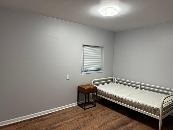 3rd image of 4907 N Washtenaw Ave #Bb