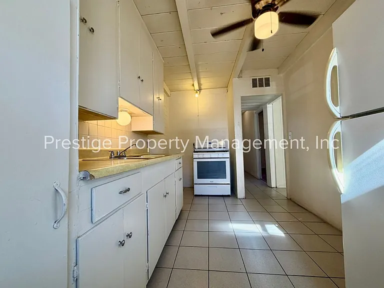 2201 E Grant Rd #19 — Photo 13
