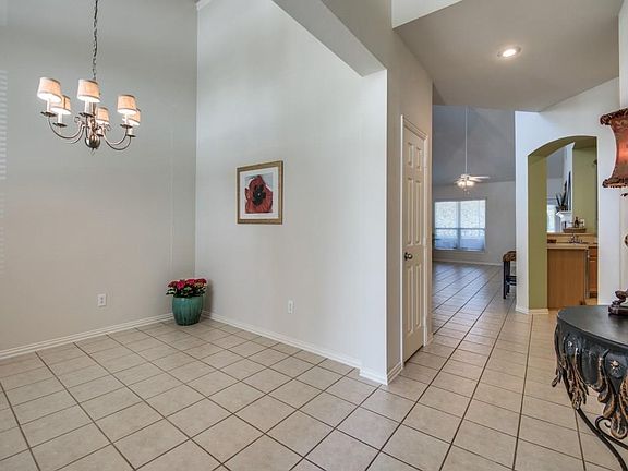 3rd image of 10021 Pinecrest Dr