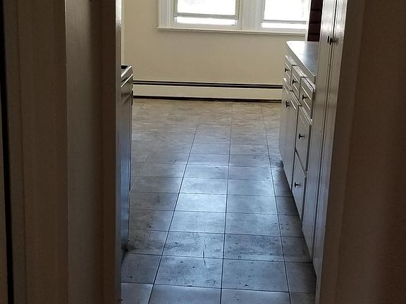 3rd image of 2909 Jordan Ct