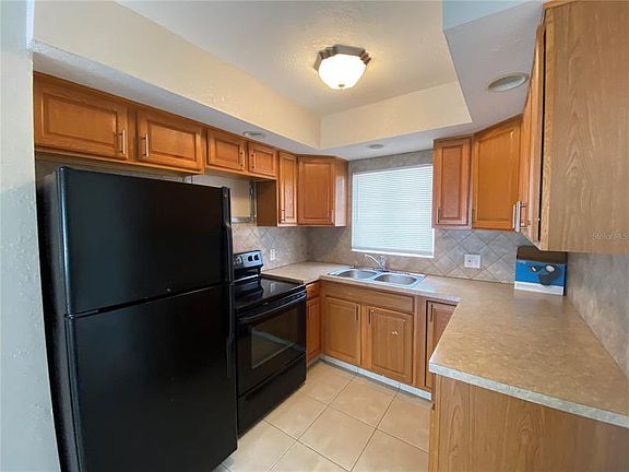 3rd image of 511 S Highland Ave