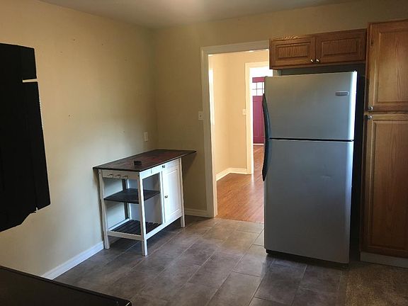 5th image of 1703 Oxford Way