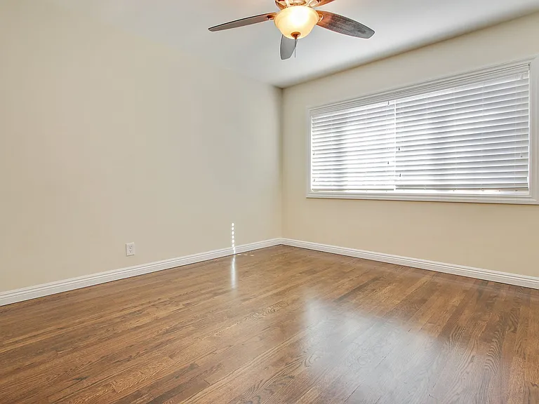 5923 Jumilla Ave — Photo 15