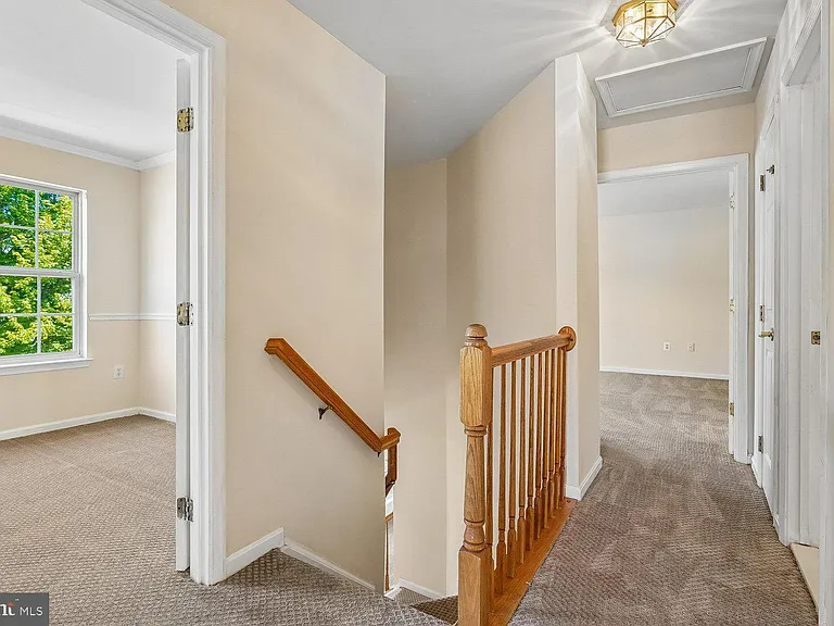 14677 Cloverdale Rd — Photo 35