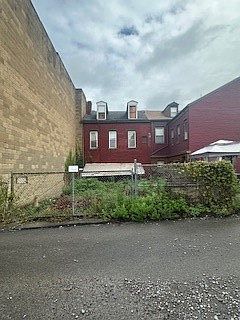 2nd image of 925 Constance St
