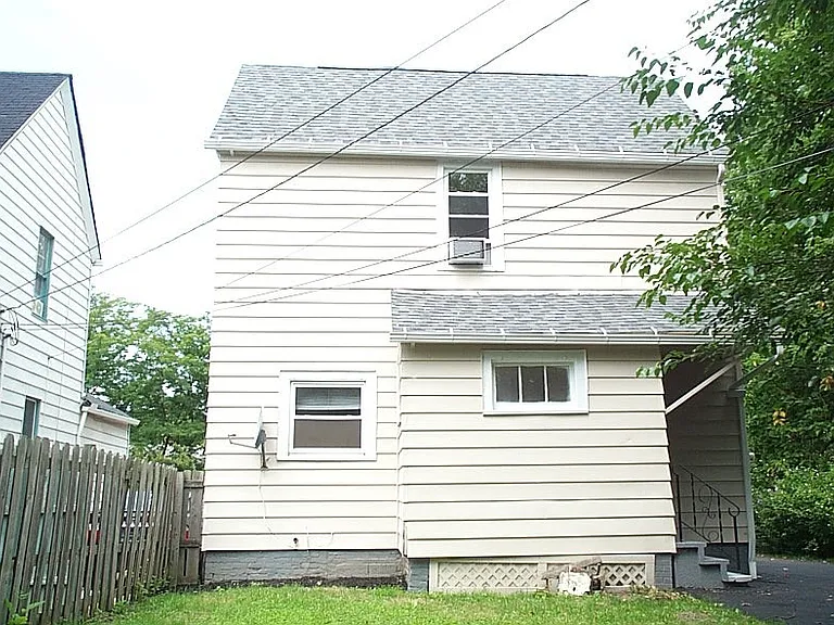 5627 Jefferson Ave — Photo 2