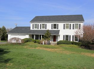 15 Hollywood Pl, Granite Springs, NY 10527