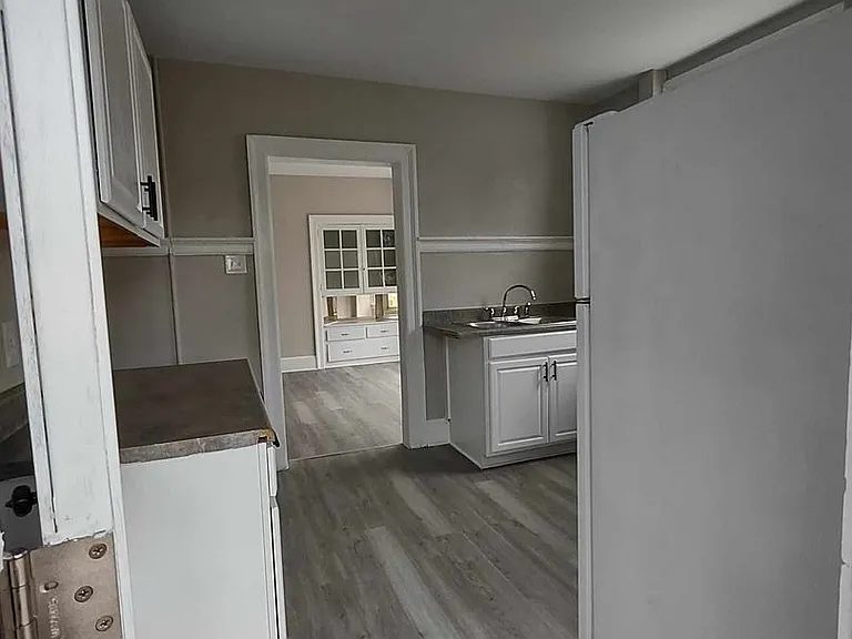 136 Broadway — Photo 3