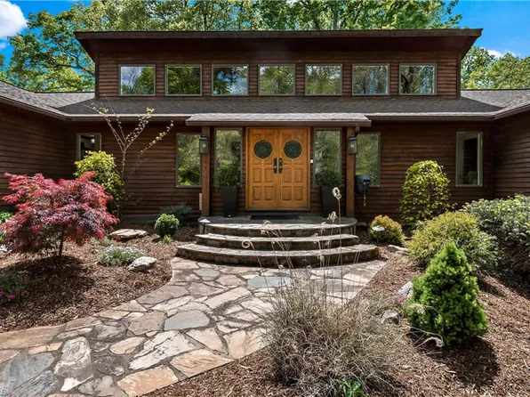 5770 Balsom Rd, Pfafftown, NC 27040