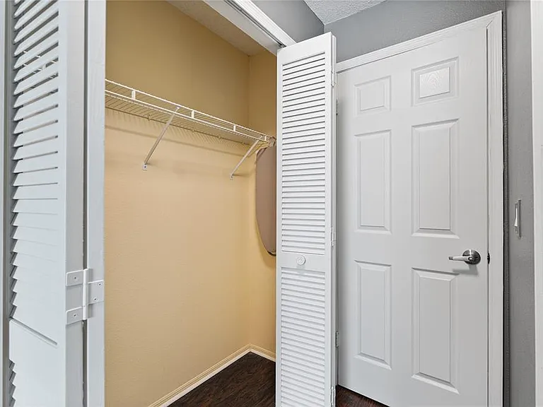 2304 Fletchers Point Cir — Photo 22