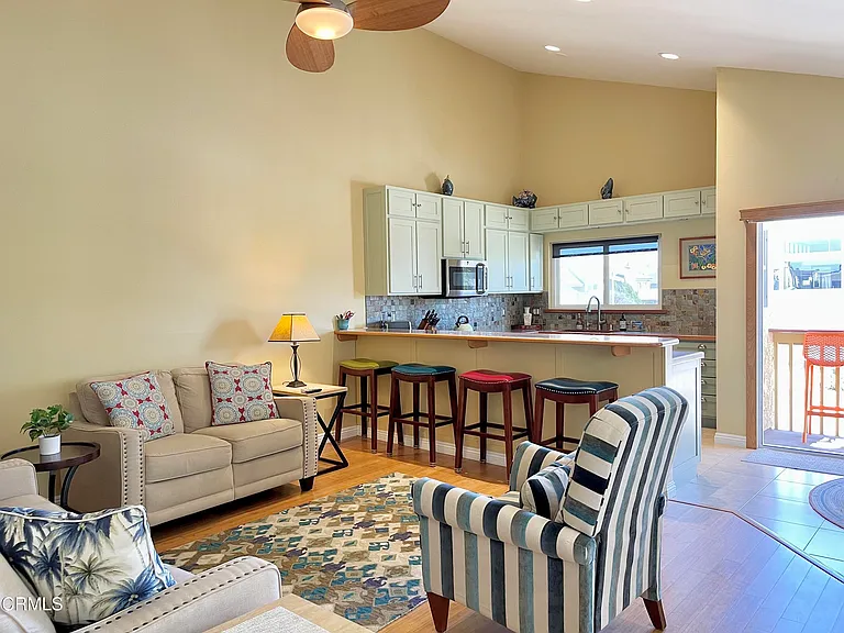 117 La Brea St — Photo 39
