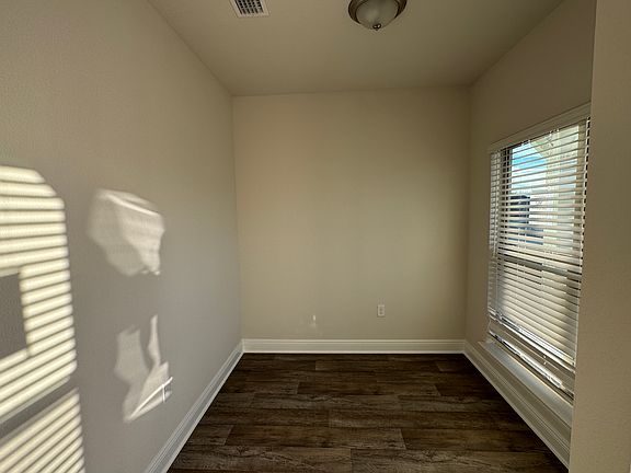 5th image of 13762 Logan Pl