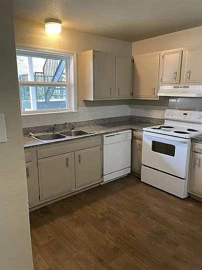 Lots of prep space and granite counter tops