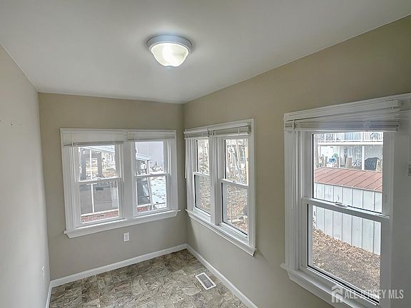 5th image of 24 Keswick Ave
