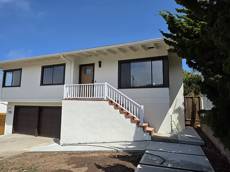373 Avalon Dr — Photo 3