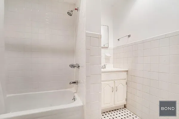 Rented by Bond New York | media 26