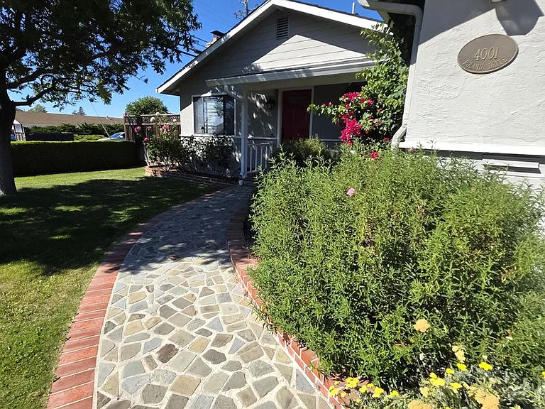 4001 Roland Dr — Photo 3