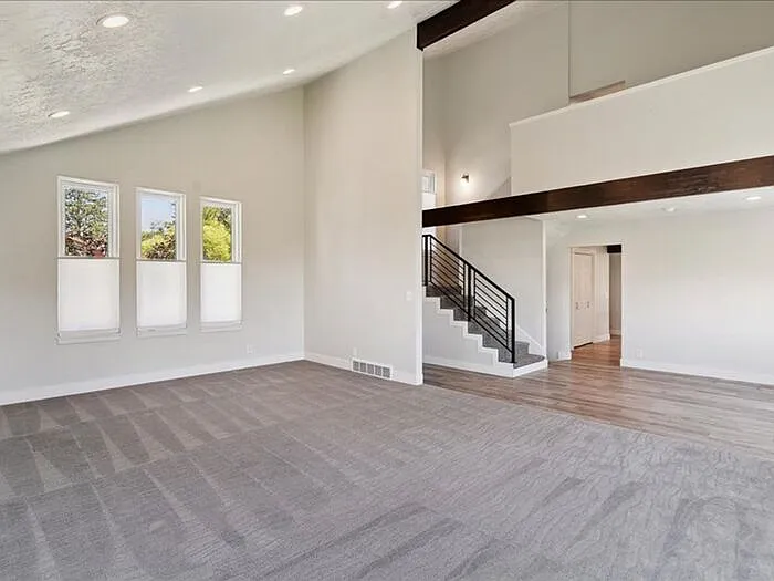 6 bed, 3.5 bath, 3872 sqft, $3,395 — Photo 3