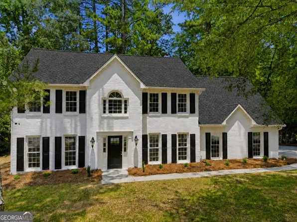 4933 Willow Creek Dr, Woodstock, GA 30188
