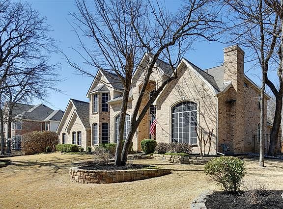 2nd image of 820 Sierra Ln