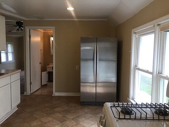3rd image of 823 Moen Ave