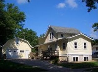 109 Walnut St, Cedar Falls, IA 50613