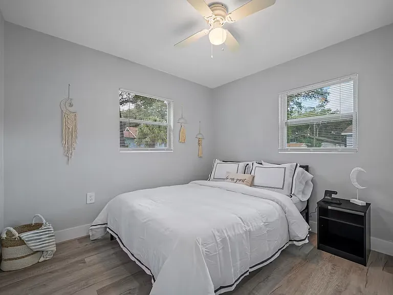 4313 W Woodlawn Ave — Photo 18