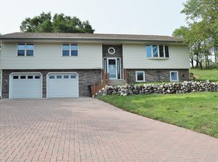 S71W32832 Tower Hill Dr, Mukwonago, WI 53149