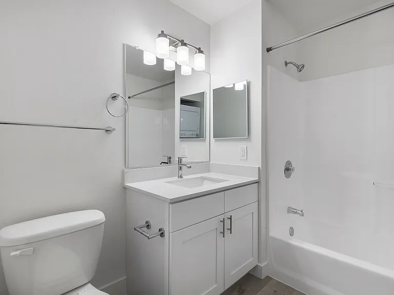1022 N 192nd St — Photo 36